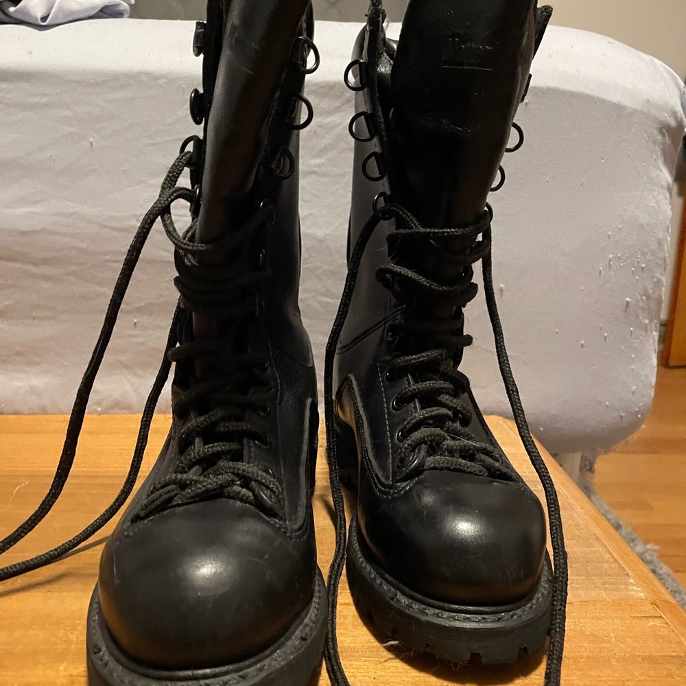 Black size 5 combat boots